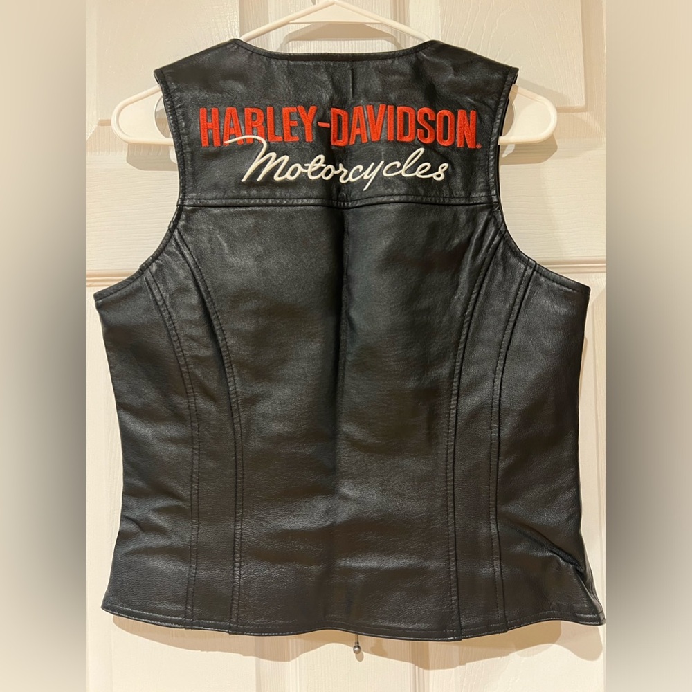 Women’s size small Harley Davidson leather vest like new